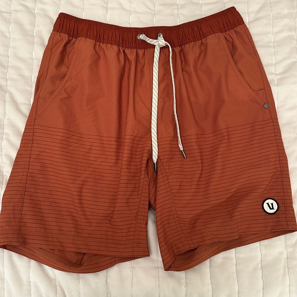 Vuori Men medium shorts color rust